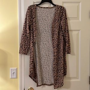 Lightweight open front long sleeve duster, leopard, size small